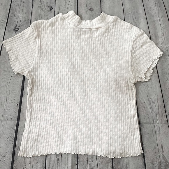White Ruffle Textured Top/Blouse 🤍 - Picture 2 of 7